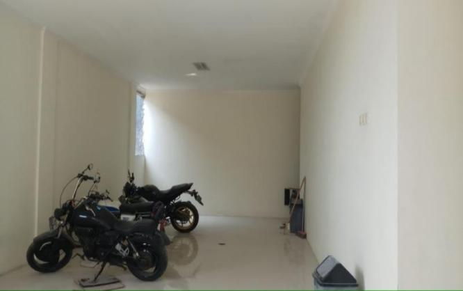 Mahmud Kost /Campur / Dekat BANDARA SOEKARNO HATTA Image