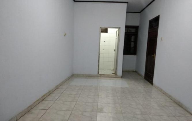 Rumah Putih Kebon Baru Tebet Jakarta Selatan Image