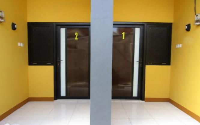 Kost murah yellow house sawahan surabaya Image