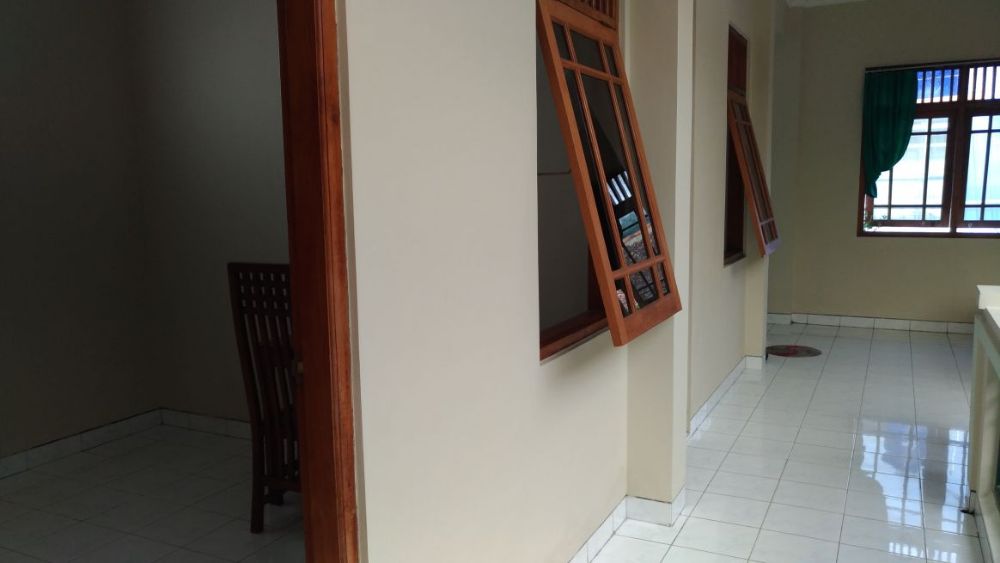 Kost Coklat Putri Image