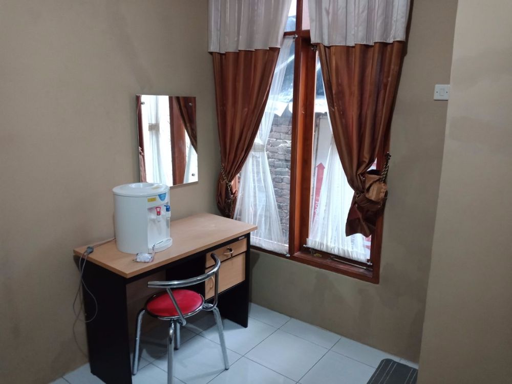 kost / kontrakan 1 kamar lengkap dengan isinya daerah ciroyom bandung Image