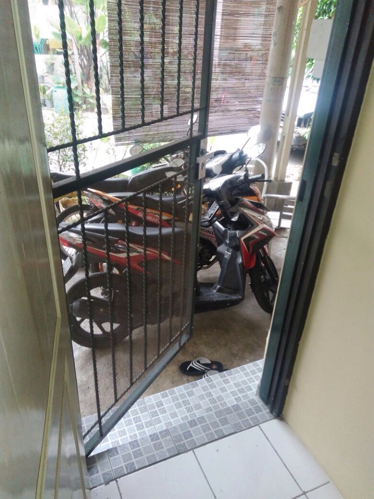 Kost Putri Karyawati Dekat Meikarta Image