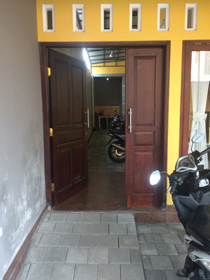 terima kost cewek eksekutif Image