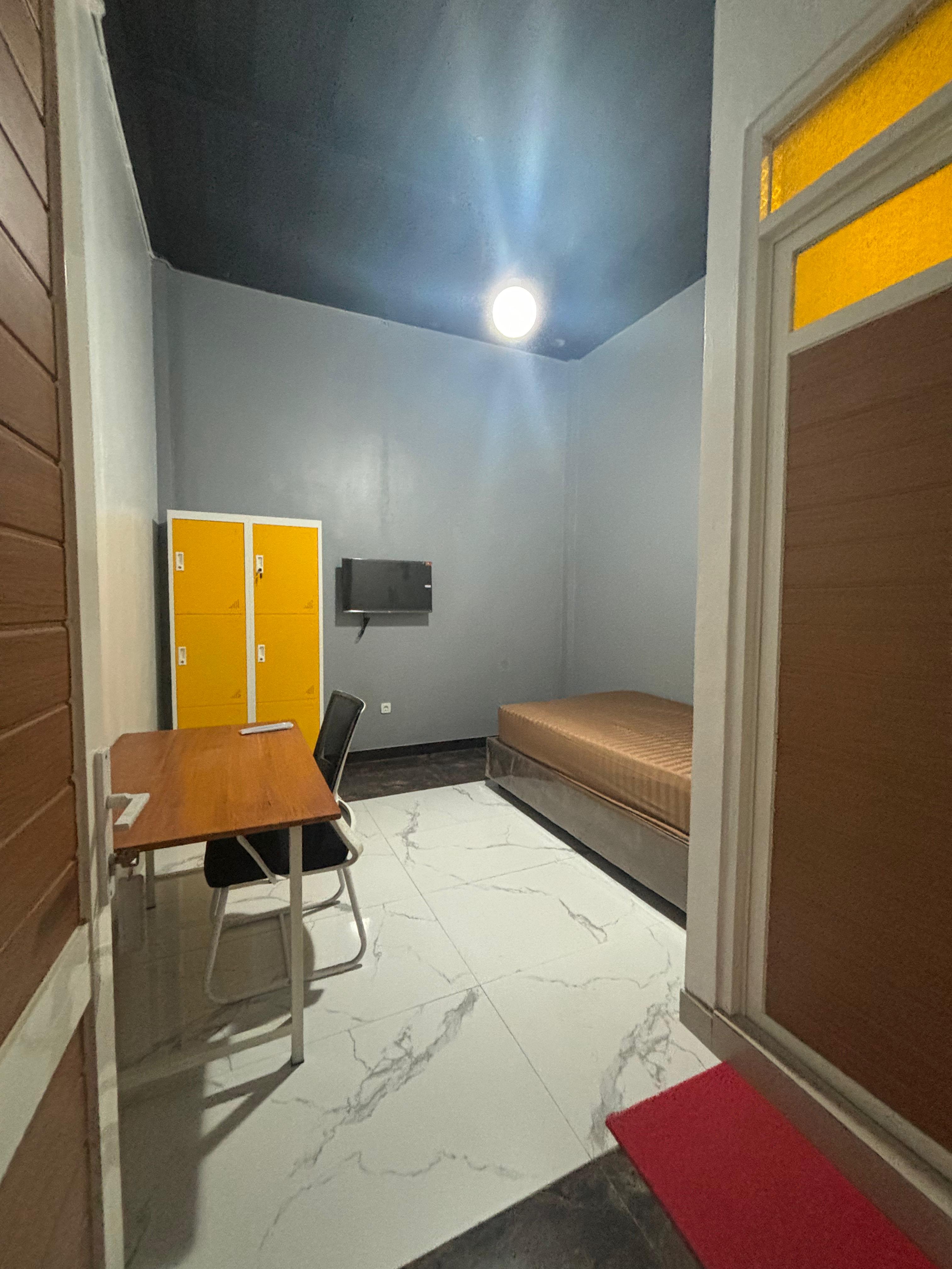 White Kost 13 Image