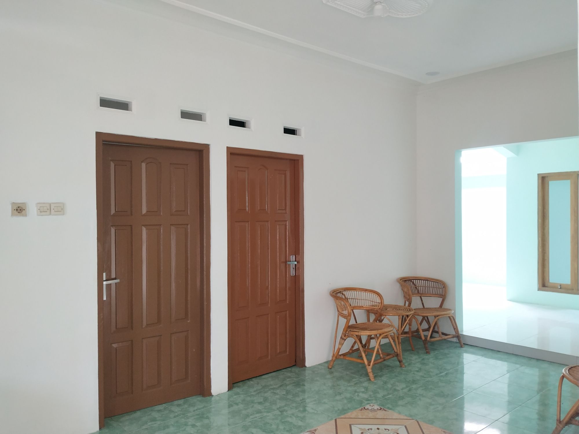 Kost Depan Pohon Rambutan Image