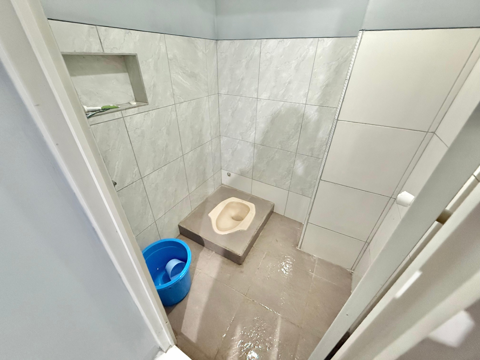 Djuragan Kamar - Kost Weni Living Image