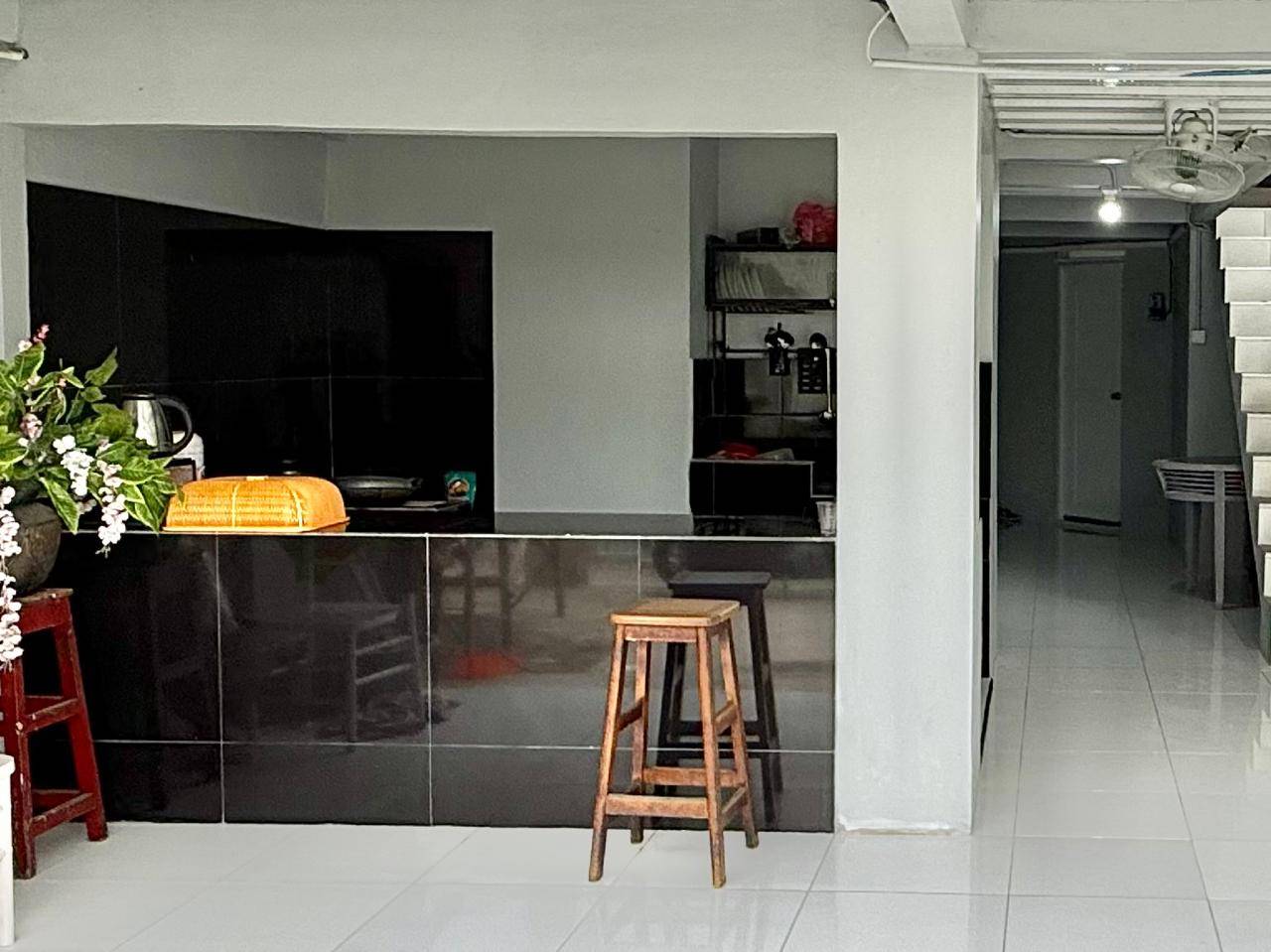 Djuragan Kamar - Kost Weni Living Image