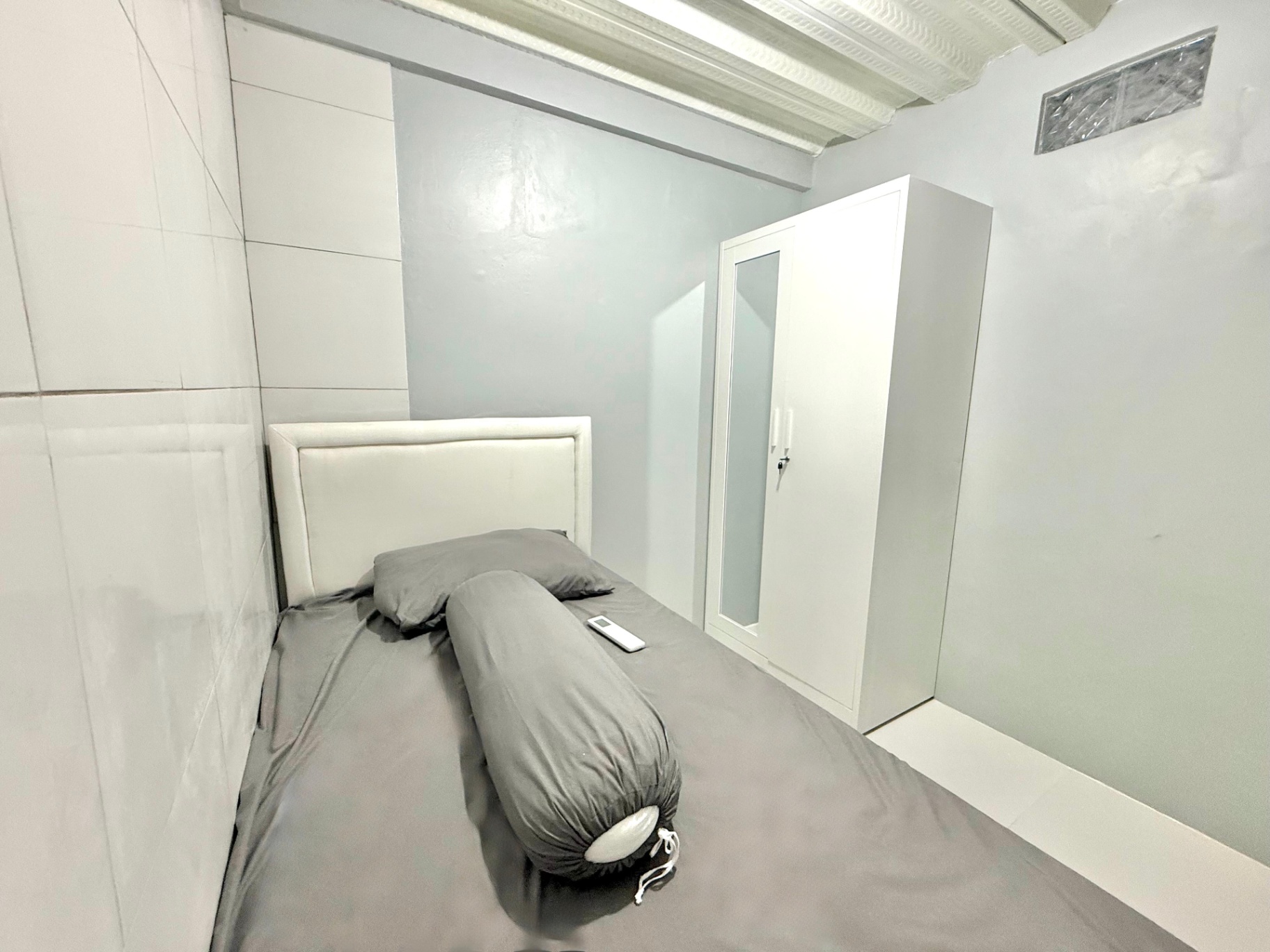 Djuragan Kamar - Kost Weni Living Image