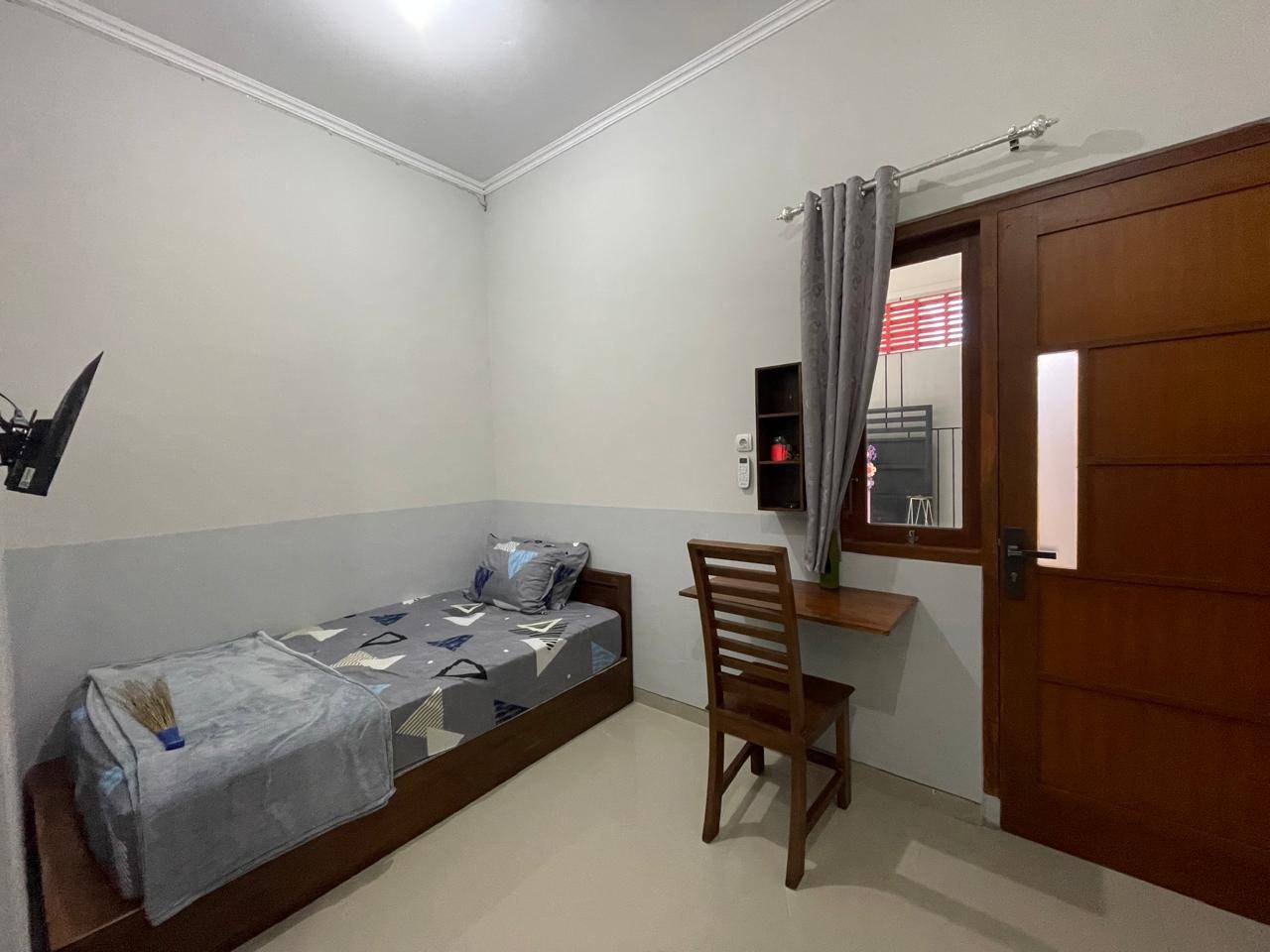 Djuragan Kamar - Sumber OIKOS Image