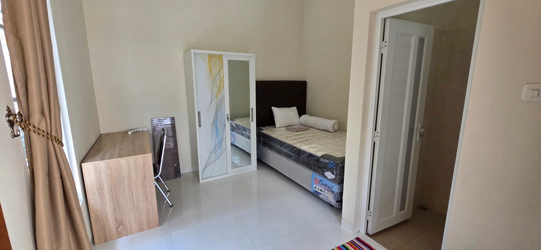 Djuragan Kamar - Kost Safir Executive Slamet Riyadi Image