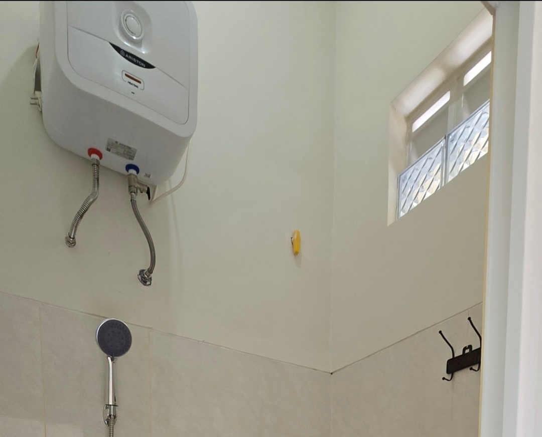 Djuragan Kamar - Kost Safir Executive Slamet Riyadi Image