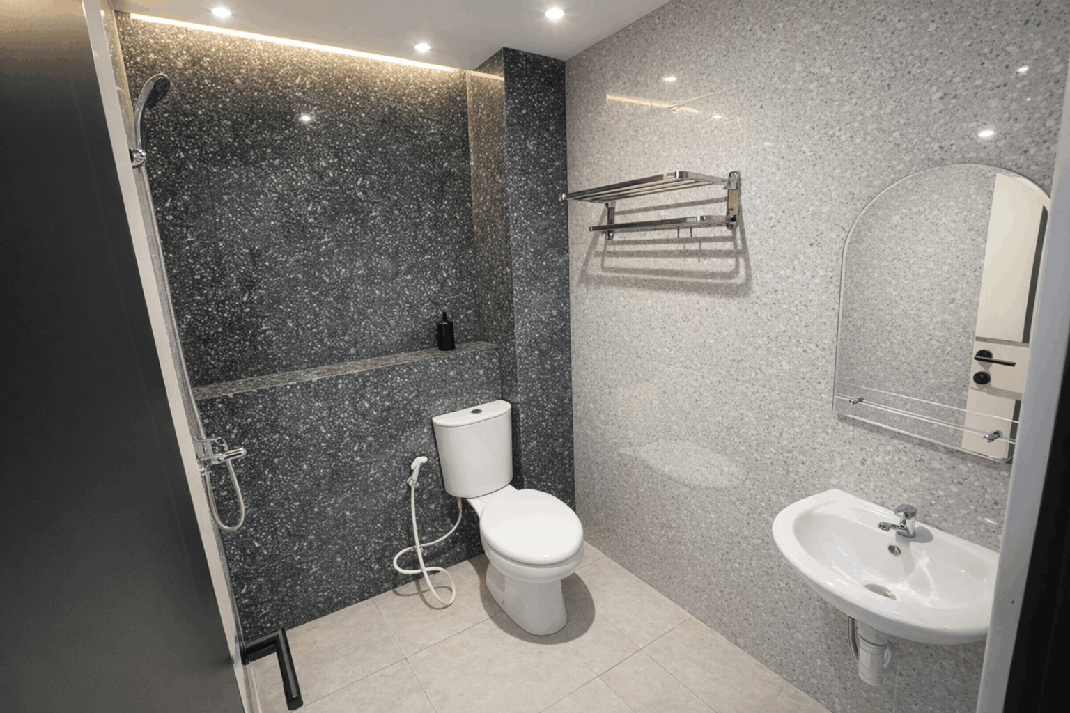 Djuragan Kamar - Amalfi Papandayan Image