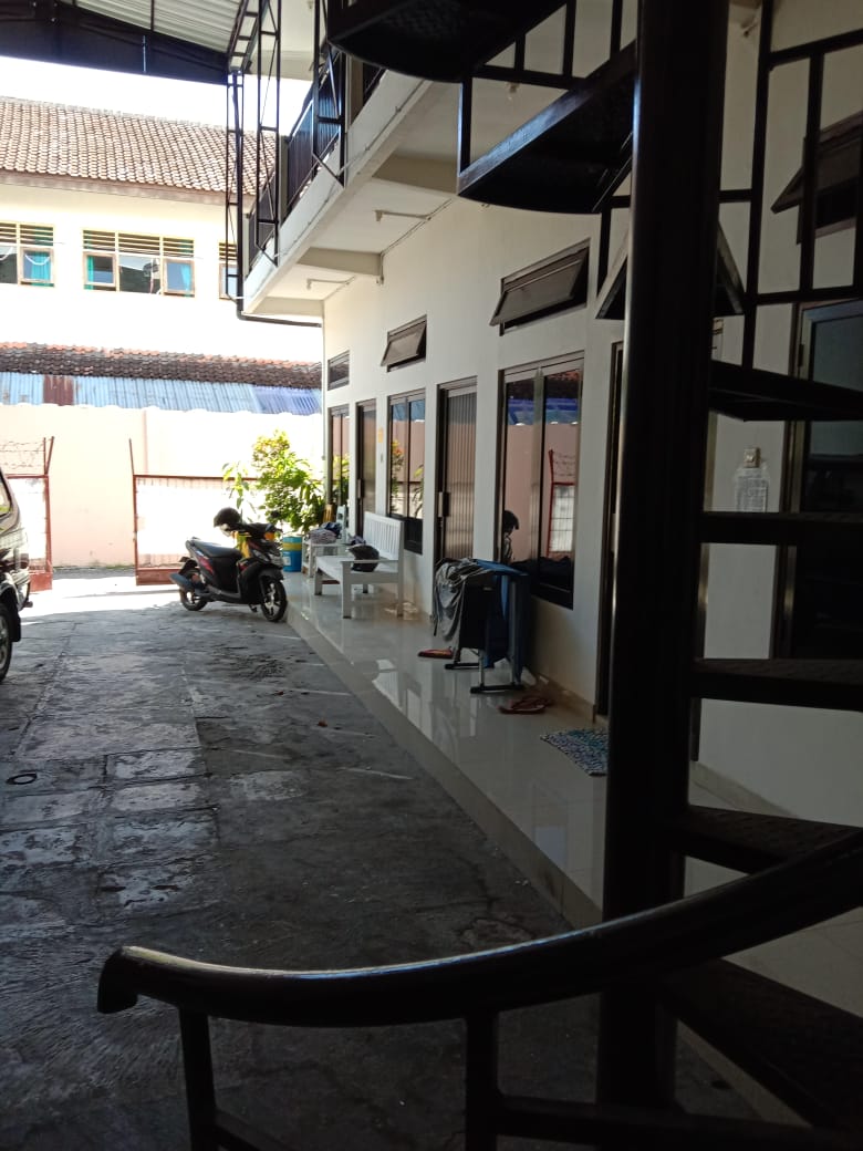 kost ptra bu hj sri sulasmi Image