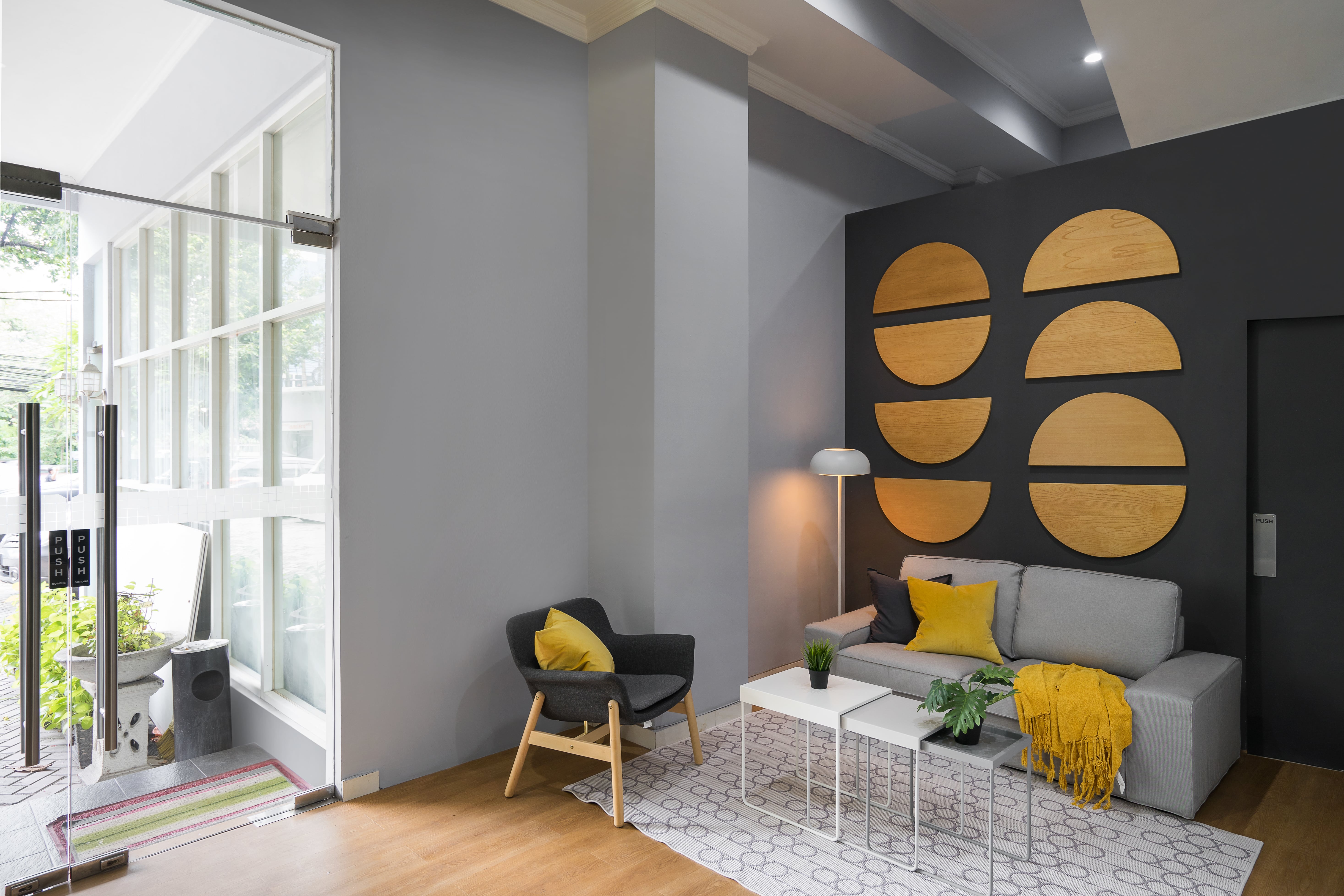 Kost Menteng minimalis dengan kolam renang Image