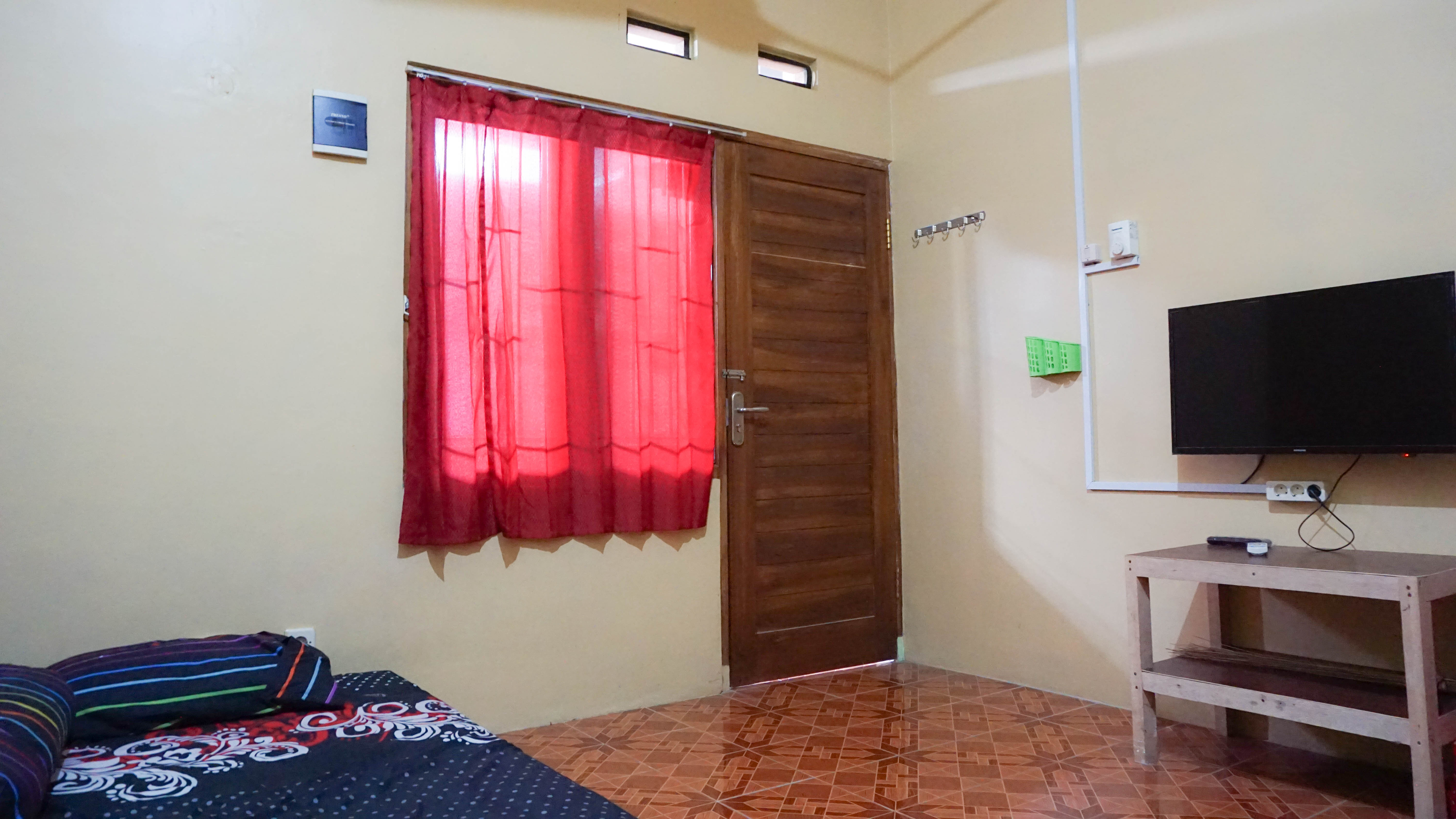 Barja Kostel Exclusive Putra & Keluarga Image