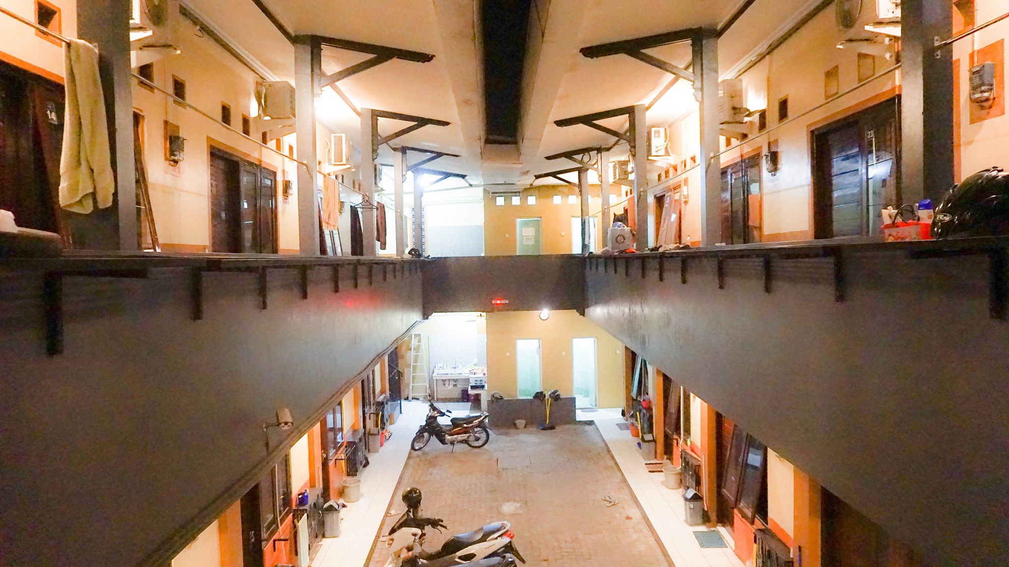 Barja Kostel Exclusive Putra & Keluarga Image