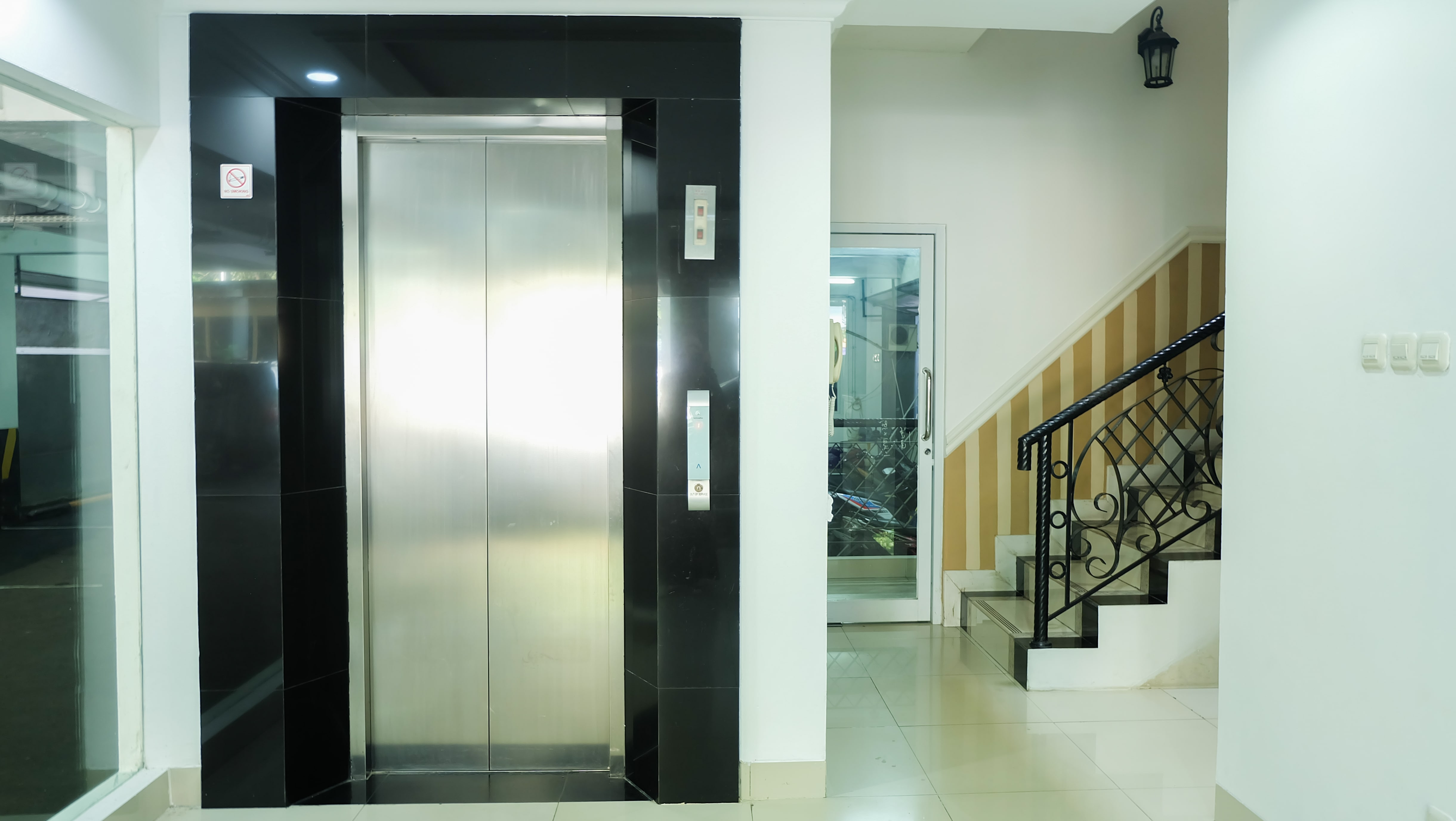 Kost Setiabudi eksklusif dengan lift dan rooftop Image