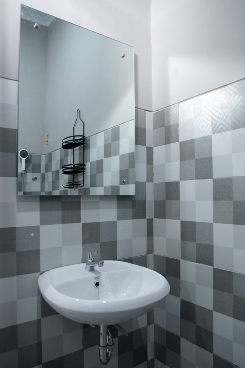 Djuragan Kamar Nogotirto Image